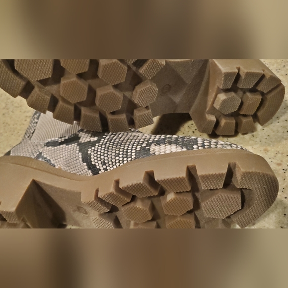 Python Print Combat Boots - Picture 5 of 10